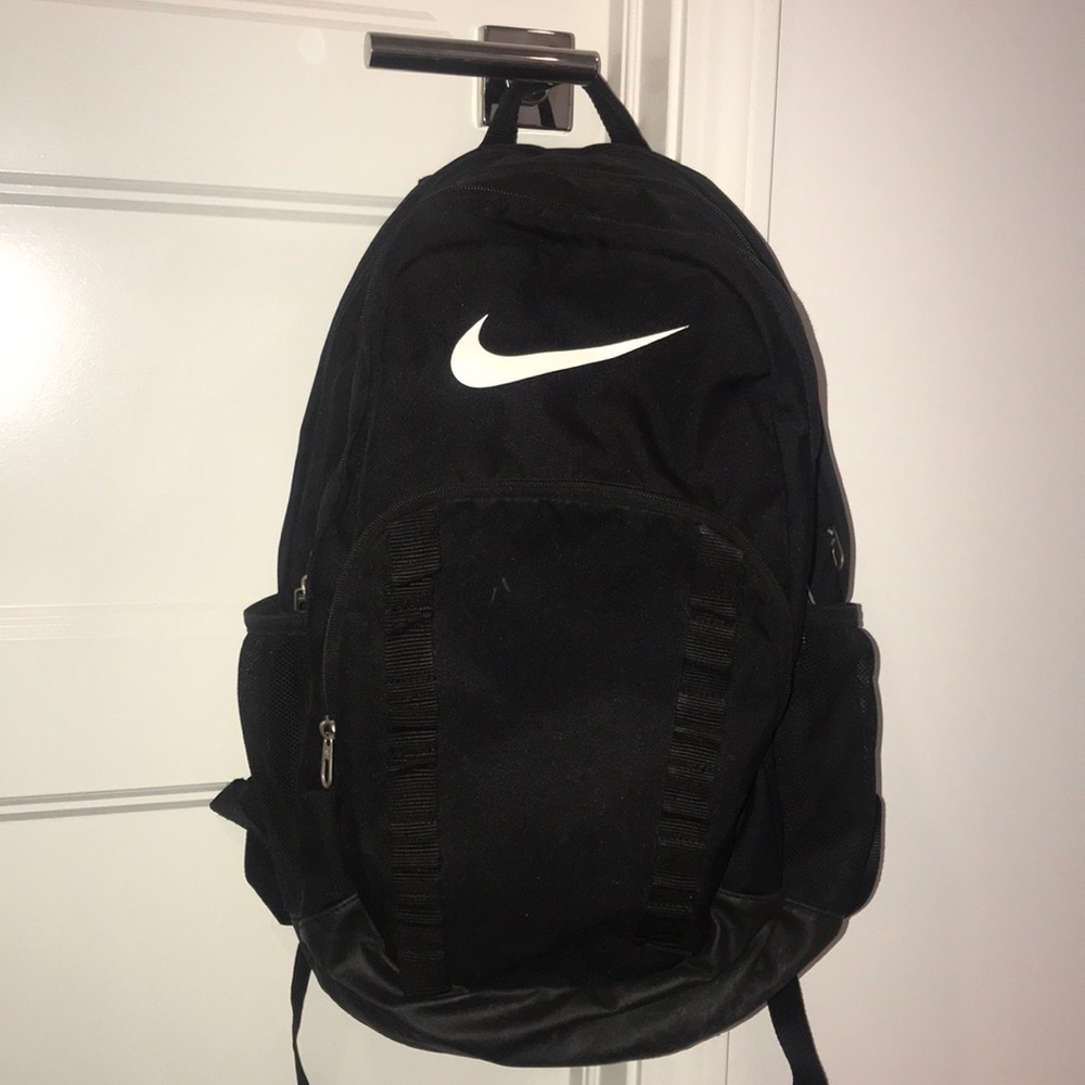 black nike backpack